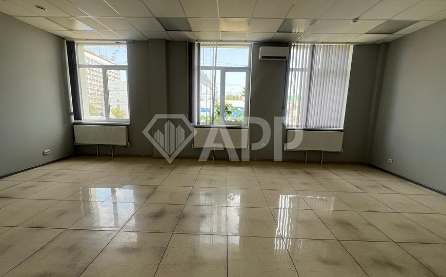 Сдам торговое помещение, 770 м² фото