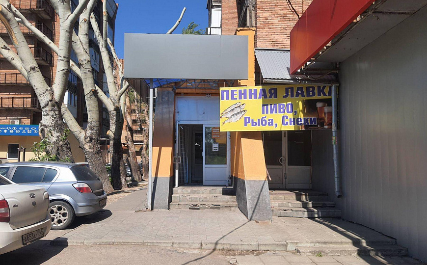 Помещение свободного назначения 341 кв. м на первой линии фото