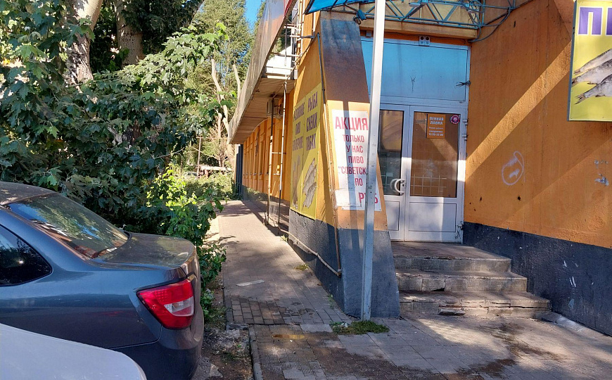 Помещение свободного назначения 341 кв. м на первой линии фото