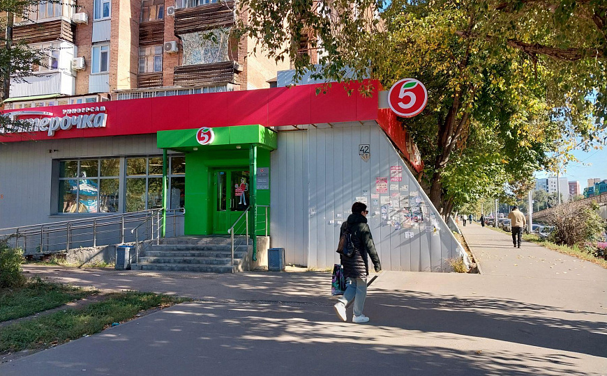 Помещение свободного назначения 341 кв. м на первой линии фото