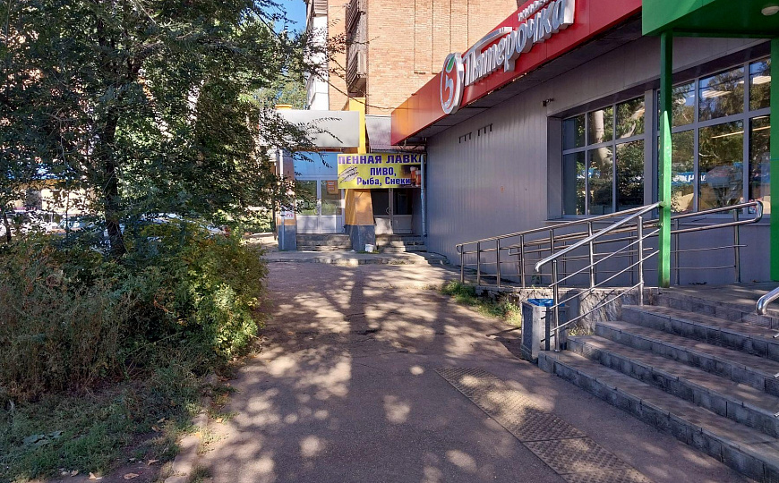 Помещение свободного назначения 341 кв. м на первой линии фото