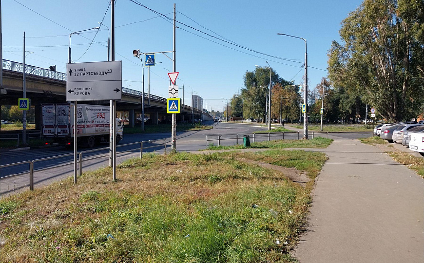 Помещение свободного назначения 341 кв. м на первой линии фото