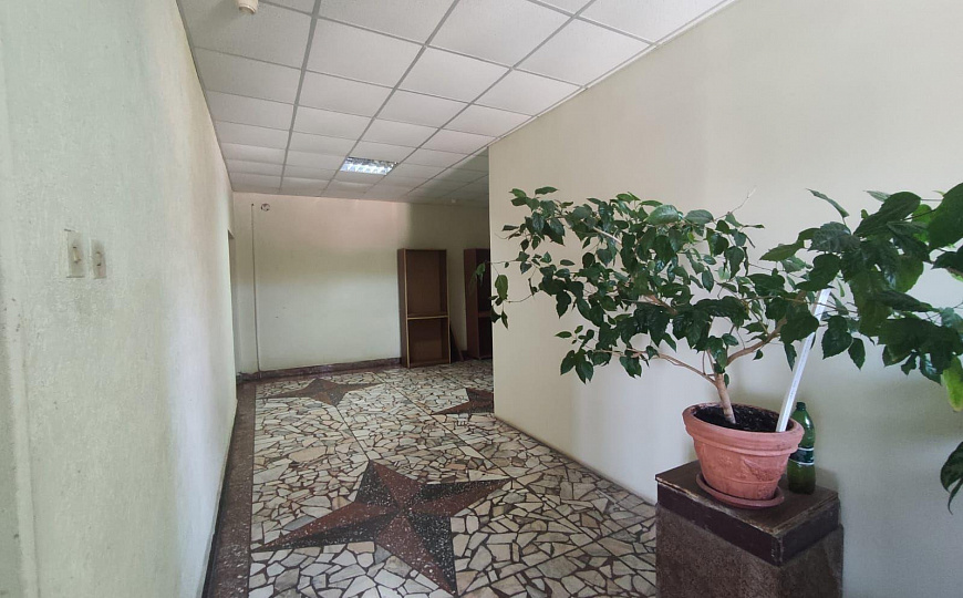 Здание с арендаторами, 2 136,9 м² фото