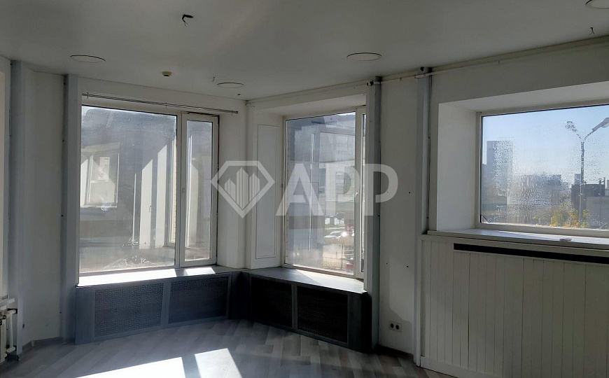 Продаю отдельно стоящее здание 756 м² в центре фото