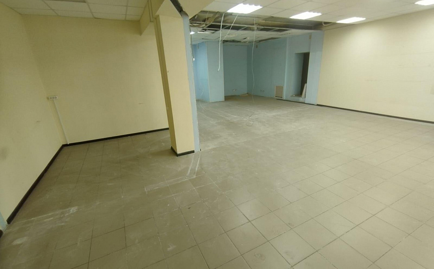 Помещение свободного назначения 123 м2, с большим трафиком. фото