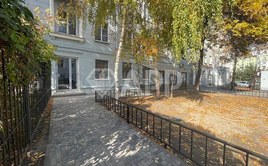 Помещение в центре на трафике. фото