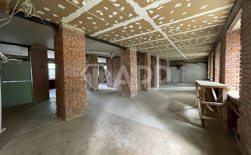 Помещение в центре на трафике. фото