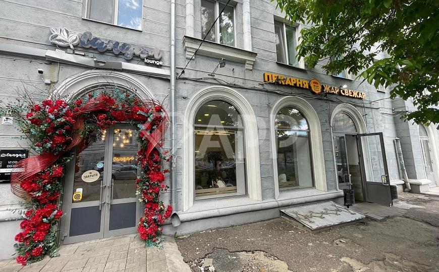 Помещение в центре на трафике. фото