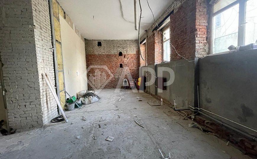 Помещение в центре на трафике. фото