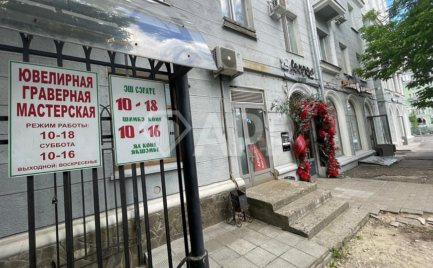 Помещение в центре на трафике. фото