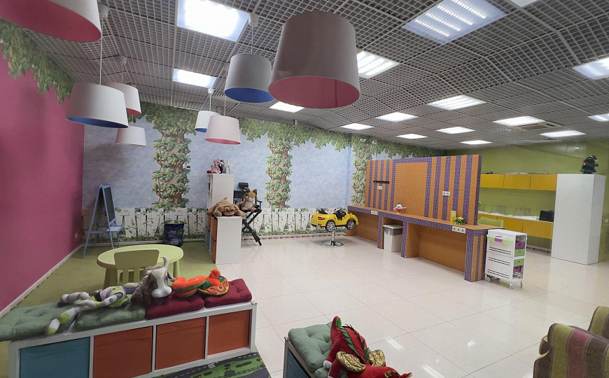 Сдам в ТЦ помещение  с мокрыми точками, 65,06 м² фото