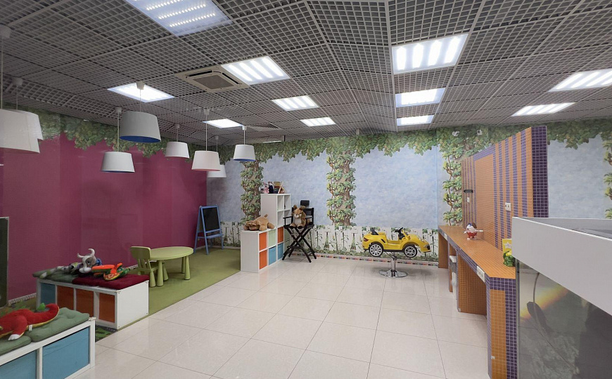 Сдам в ТЦ помещение  с мокрыми точками, 65,06 м² фото