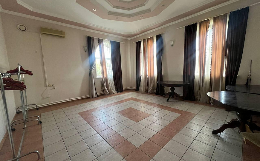 Продается здание, готовое под ресторанный бизнес, 671,7м², ЗУ в собственности, 1 линия фото