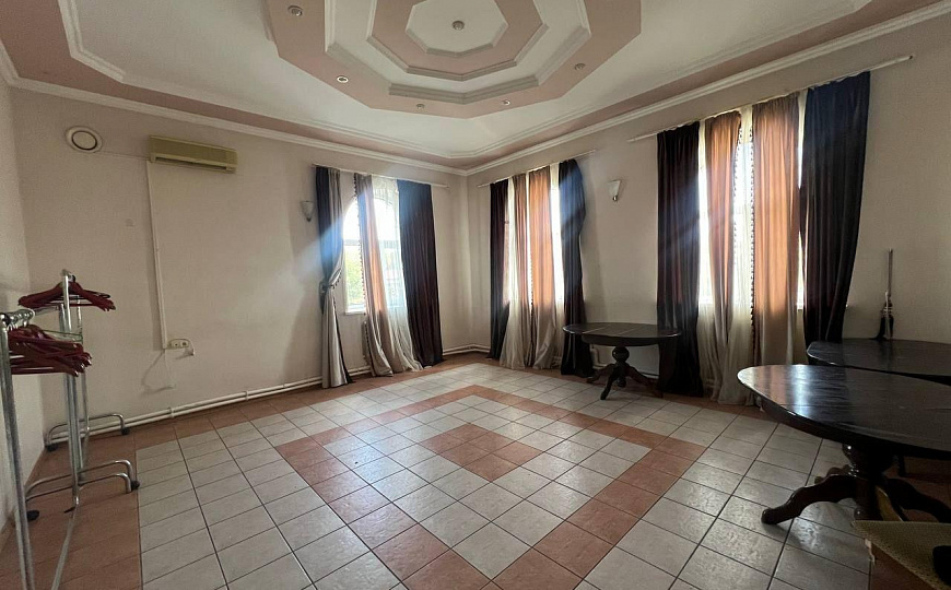 Продается здание, готовое под ресторанный бизнес, 671,7м², ЗУ в собственности, 1 линия фото