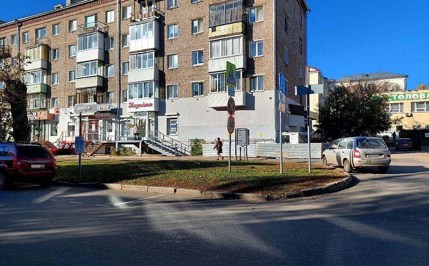 Помещение свободного назначения в центре фото