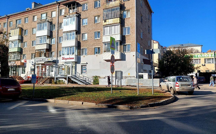 Помещение свободного назначения в центре фото