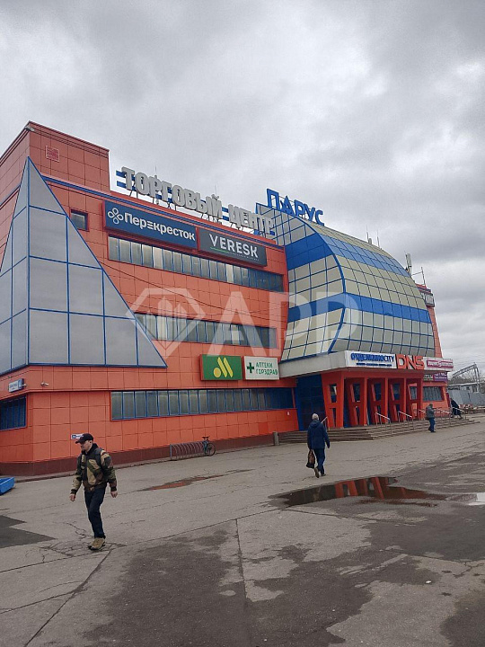 Аренда помещений в ТРЦ ПАРУС, (от 9 до 700 м2). 100 метров от Метро фото
