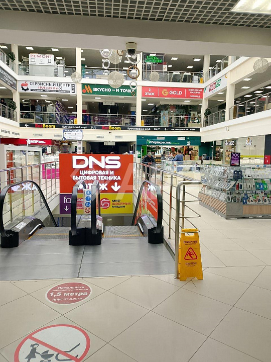 Аренда помещений в ТРЦ ПАРУС, (от 9 до 700 м2). 100 метров от Метро фото