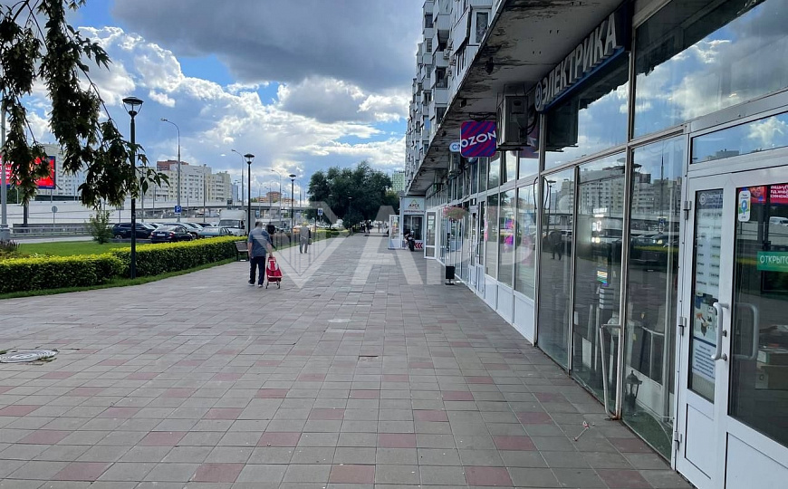 Сдам помещение на трафике с витринами фото