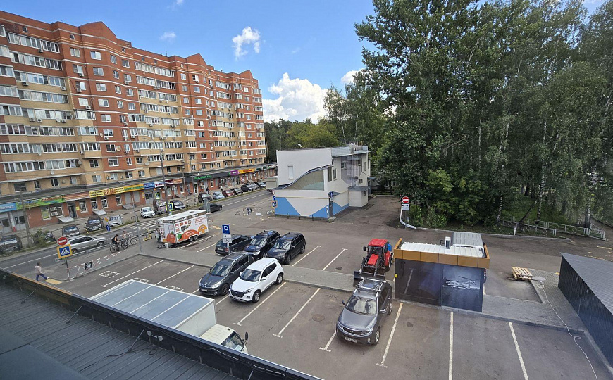 Помещение в современном ТЦ. фото