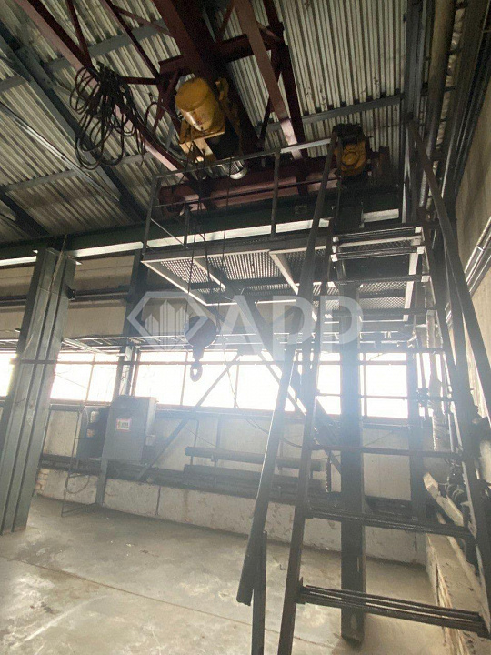 Холодный склад с кран балкой фото