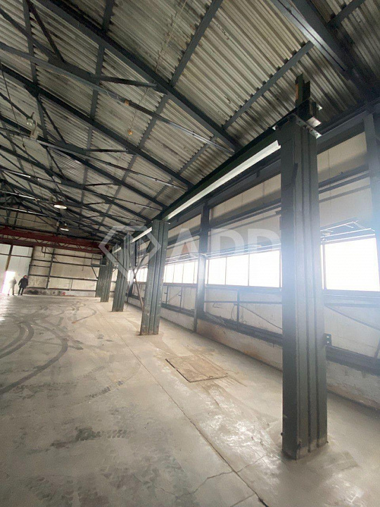 Холодный склад с кран балкой фото