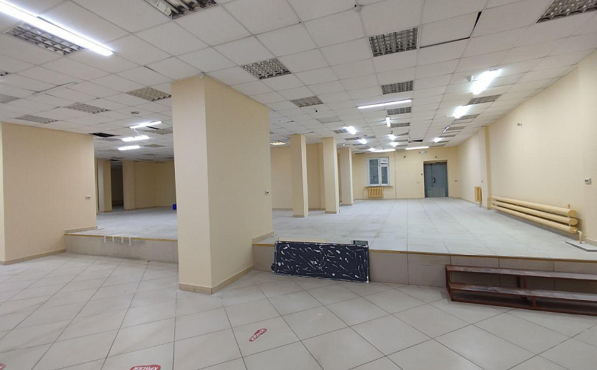 Помещение 425 м2 с ремонтом на первой линии Либкнехта фото