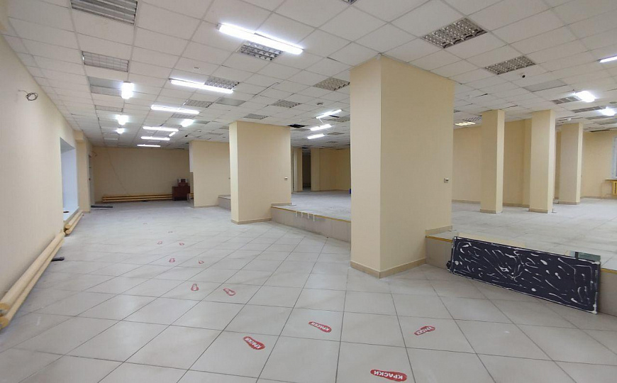 Помещение 425 м2 с ремонтом на первой линии Либкнехта фото