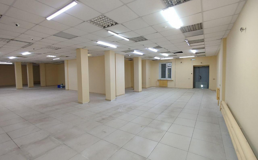 Помещение 425 м2 с ремонтом на первой линии Либкнехта фото