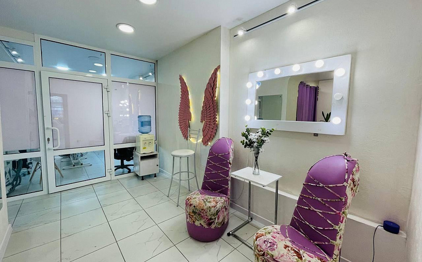 Помещение свободного назначения в центре 76м² фото