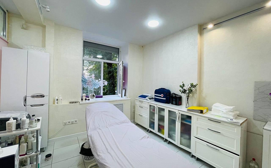 Помещение свободного назначения в центре 76м² фото