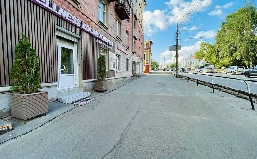 Помещение свободного назначения в центре 76м² фото