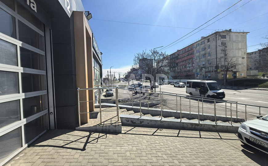 Сдаю торговое помещение, 640 м² фото