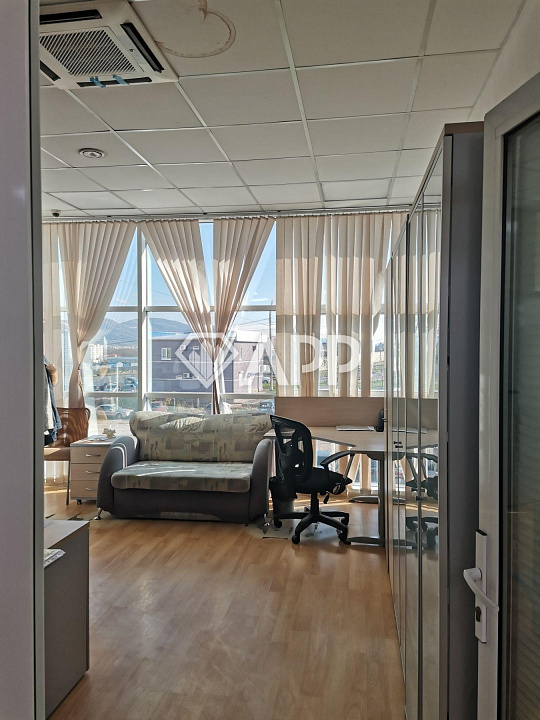 Сдаю торговое помещение, 640 м² фото