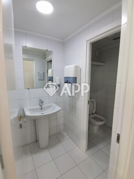 Сдаю торговое помещение, 640 м² фото
