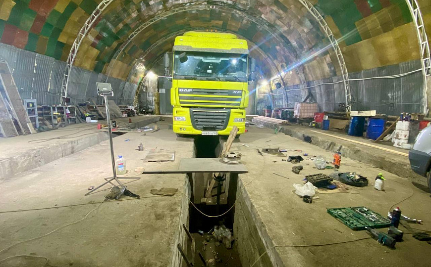 Универсальное утеплённое помещение с большими воротами фото