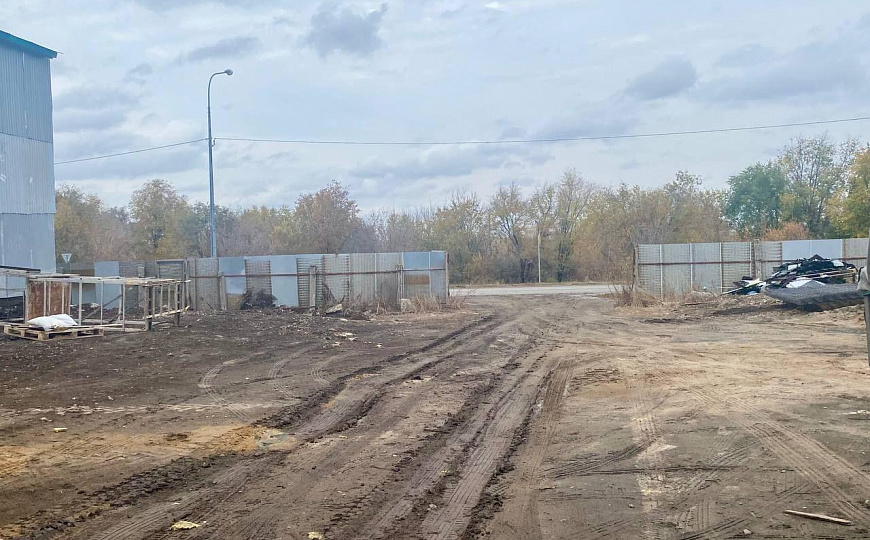 Универсальное утеплённое помещение с большими воротами фото