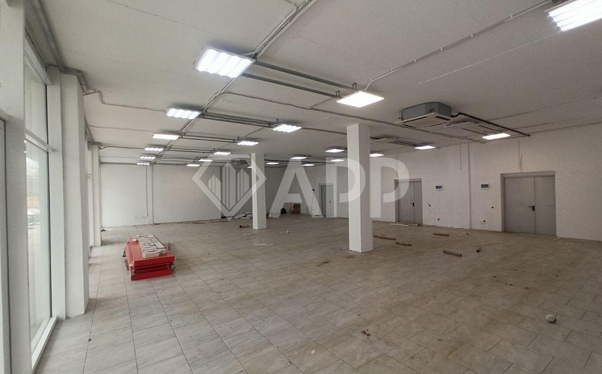 Сдаю торговое помещение от 70 до 223 м² фото