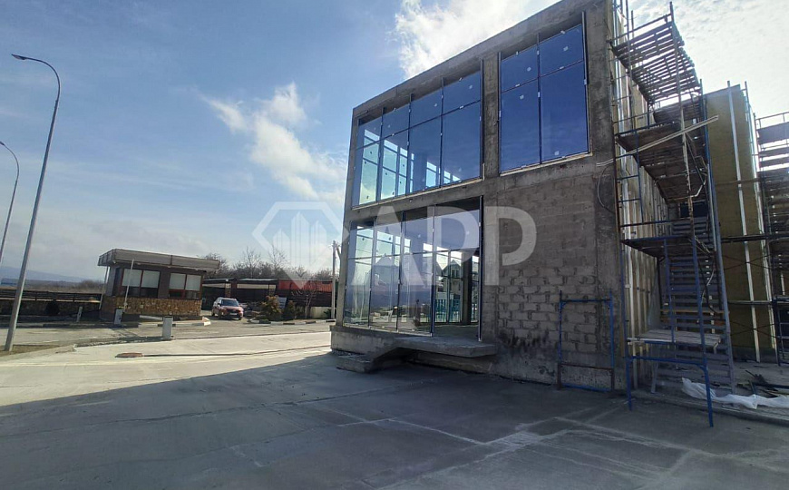 Сдаю торговые помещения от 100 до 400 м²  фото