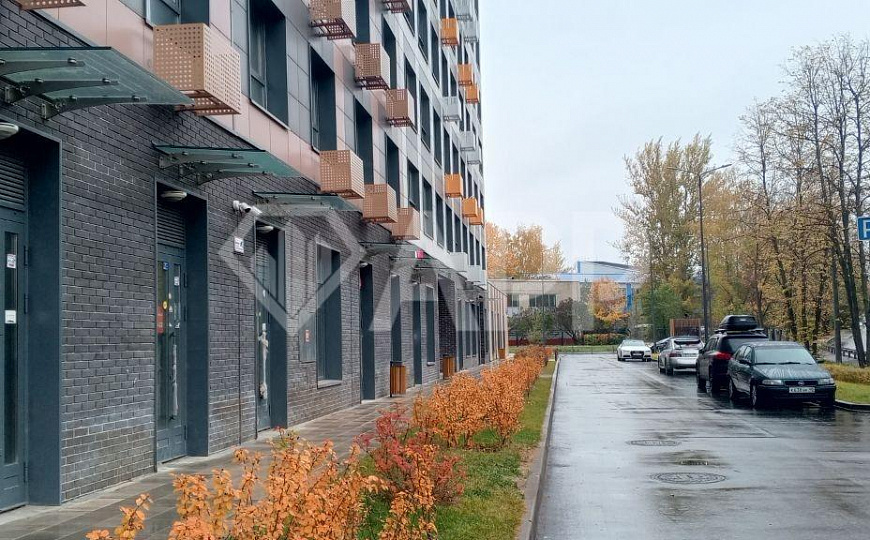 Помещение на 1-ой линии с авто-трафиком в новом заселенном ЖК с пристройкой - детским садом и творче фото