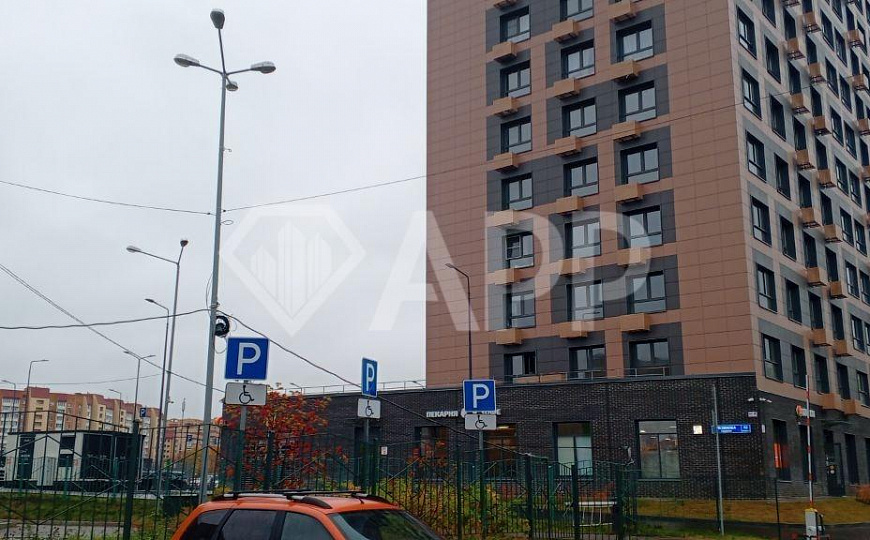Помещение на 1-ой линии с авто-трафиком в новом заселенном ЖК с пристройкой - детским садом и творче фото