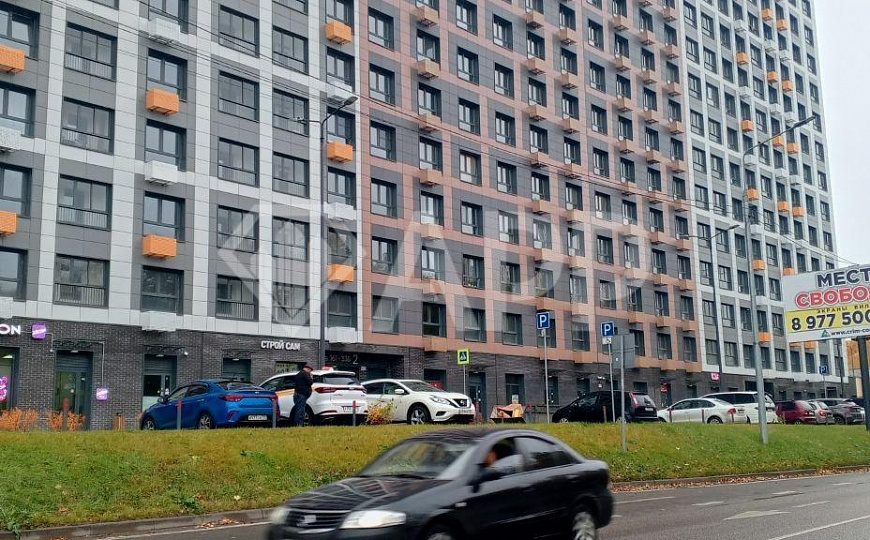 Помещение на 1-ой линии с авто-трафиком в новом заселенном ЖК с пристройкой - детским садом и творче фото