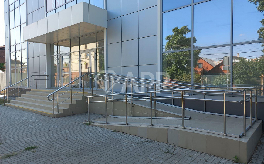 Продаю здание, 1 960 м² фото