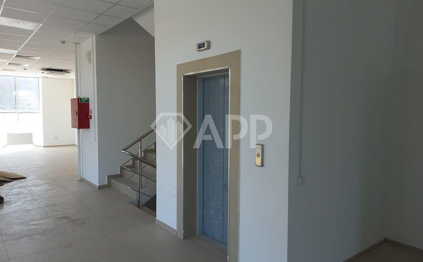 Продаю здание, 1 960 м² фото