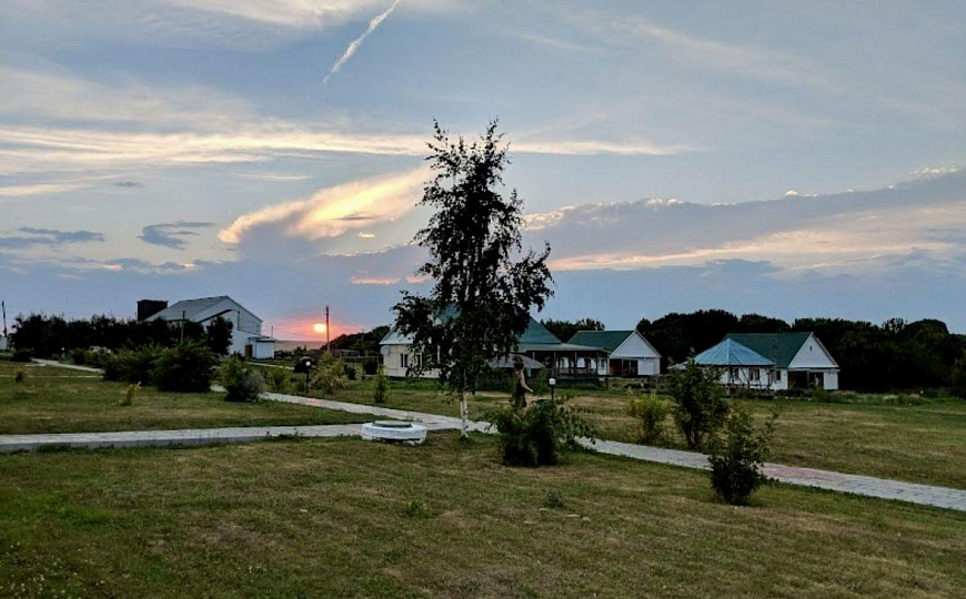 Бизнес-турбаза в пос. Новоягодное фото