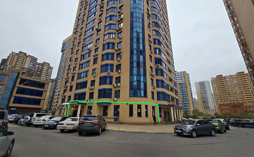 Помещение 125 м² в центре жилого массива. фото