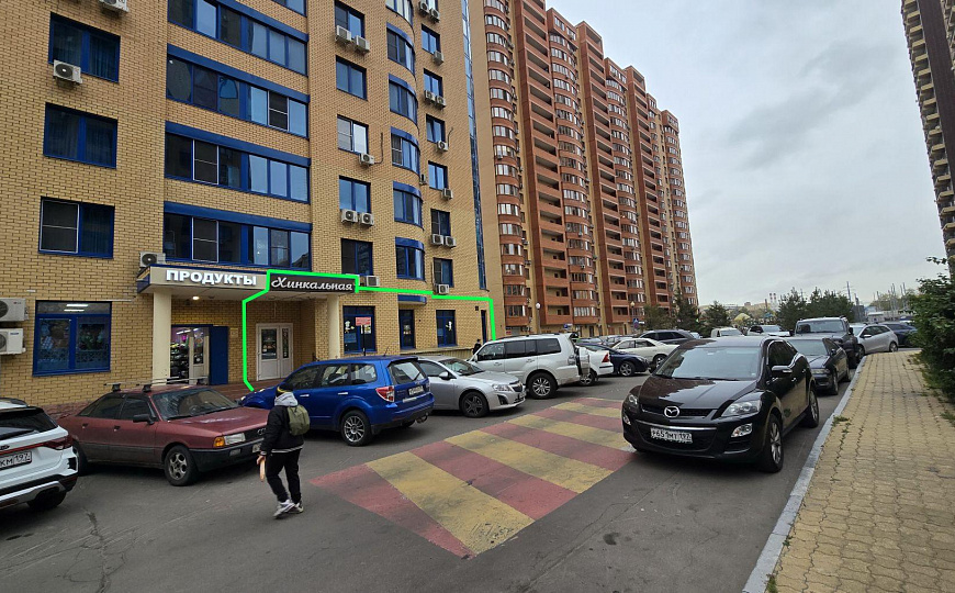 Помещение 125 м² в центре жилого массива. фото