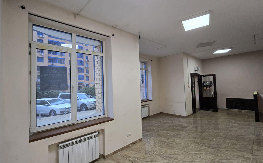 Помещение 125 м² в центре жилого массива. фото