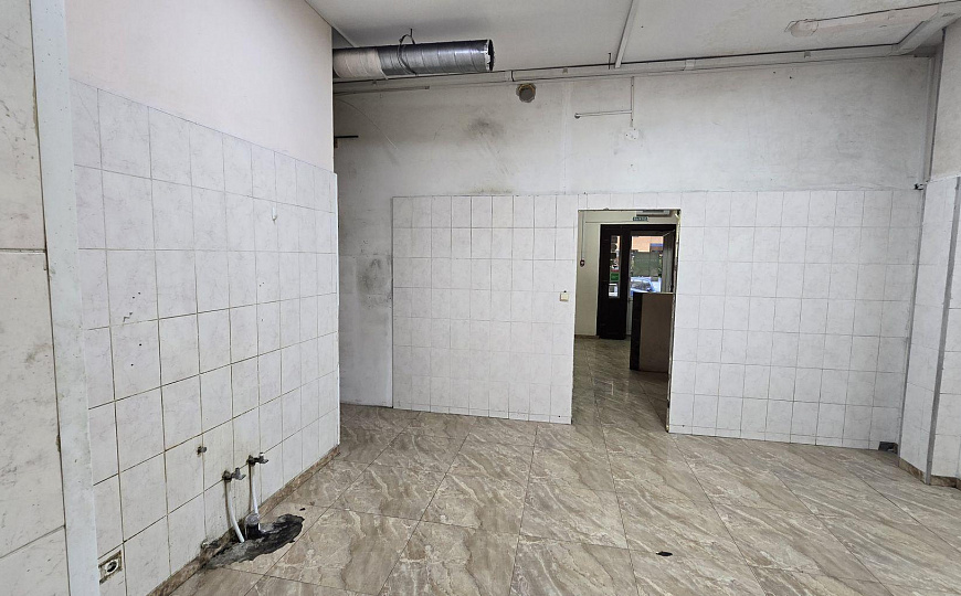 Помещение 125 м² в центре жилого массива. фото