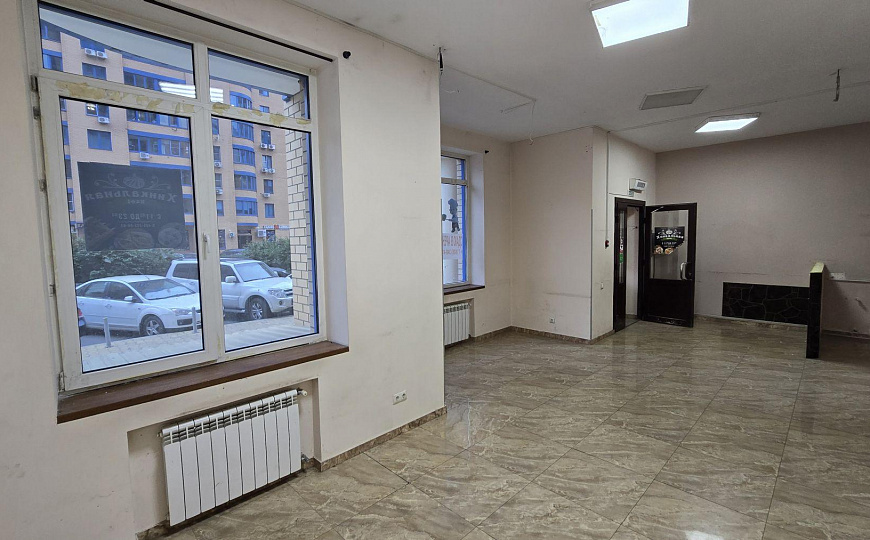 Помещение 125 м² в центре жилого массива. фото